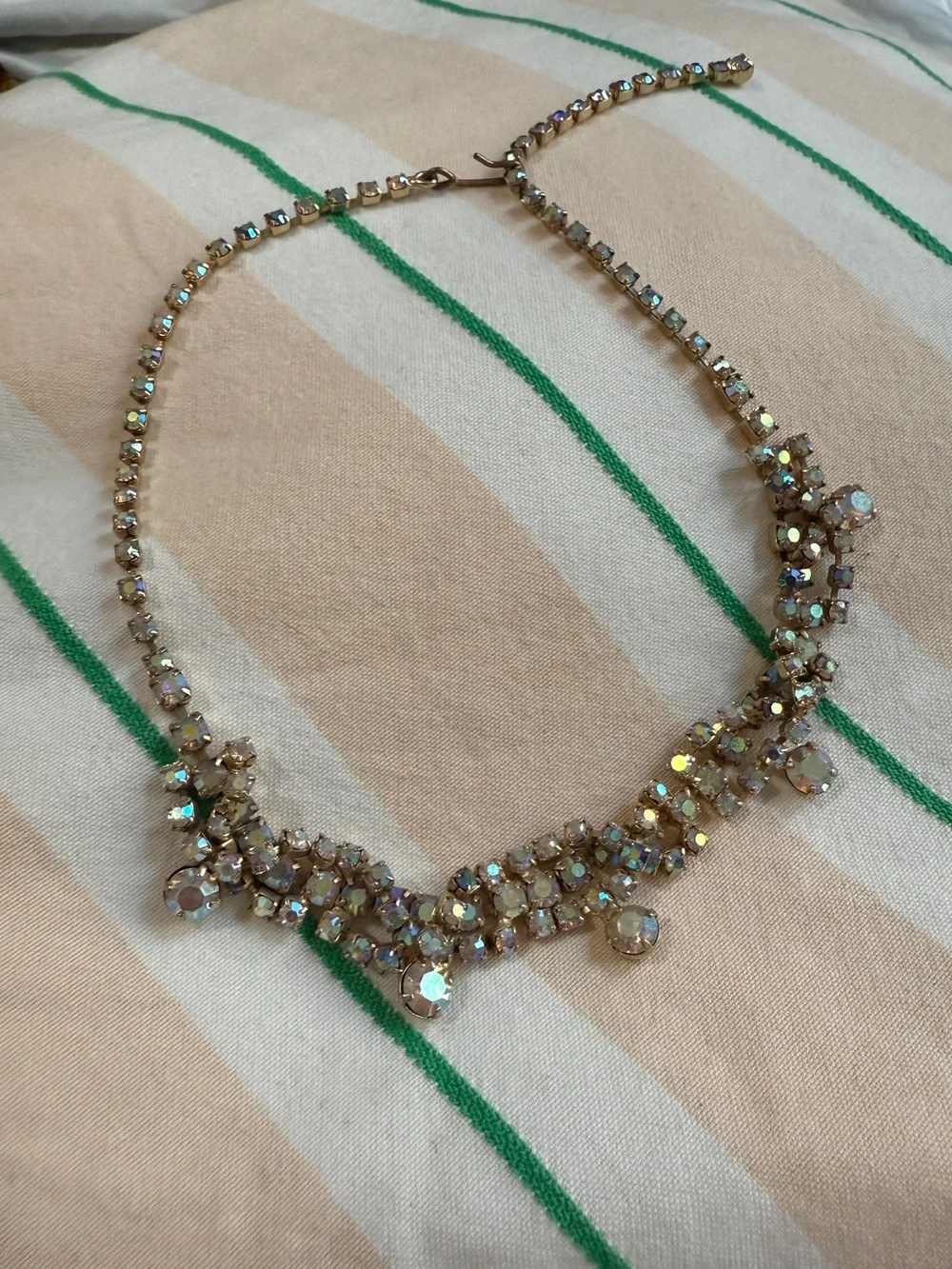 1950s Vintage Rhinestone Hollywood Glamour Elegant Aurora Borealis Necklace